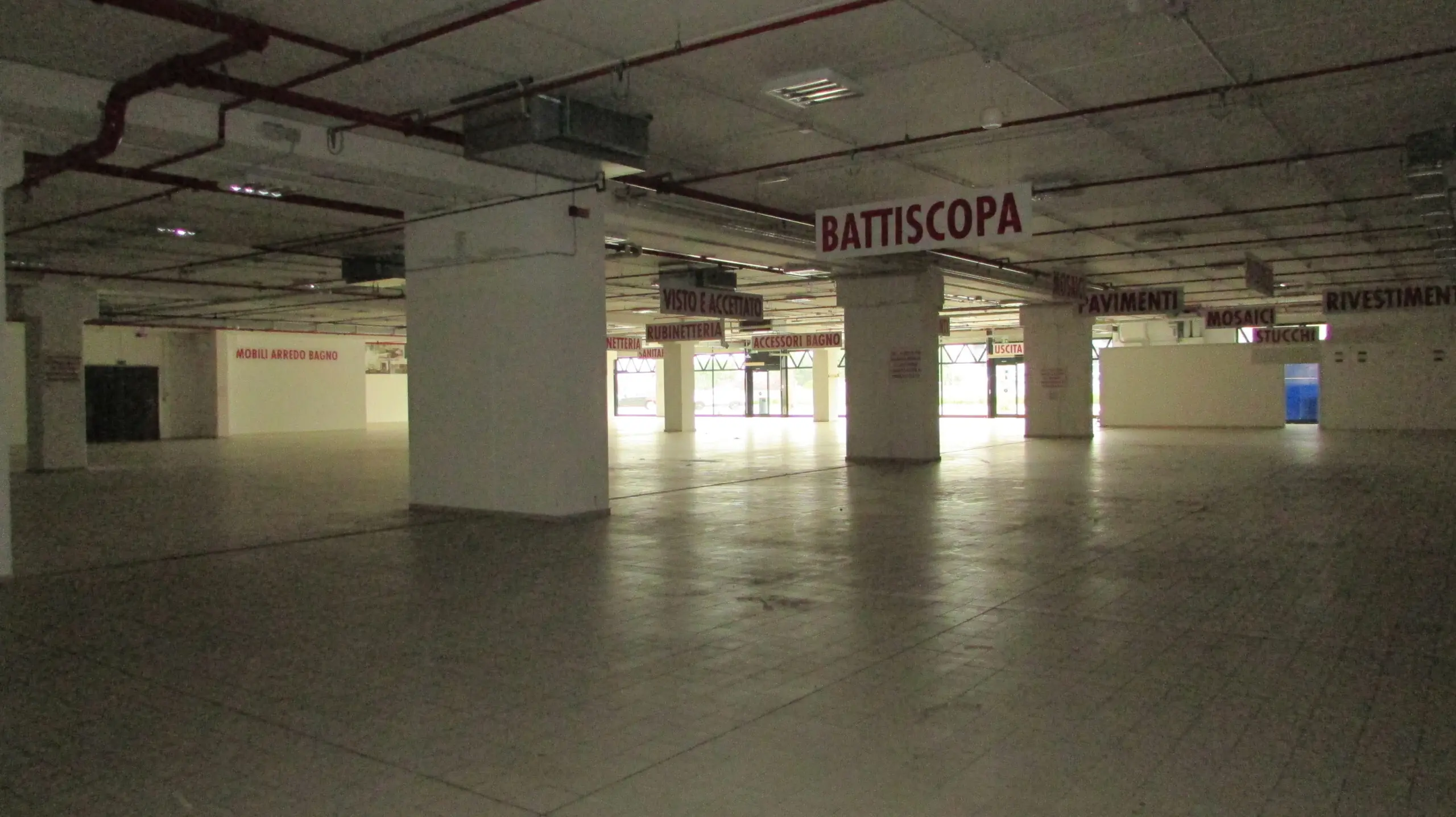 Immagine per Locale commerciale in vendita a Civitanova Marche via Einaudi