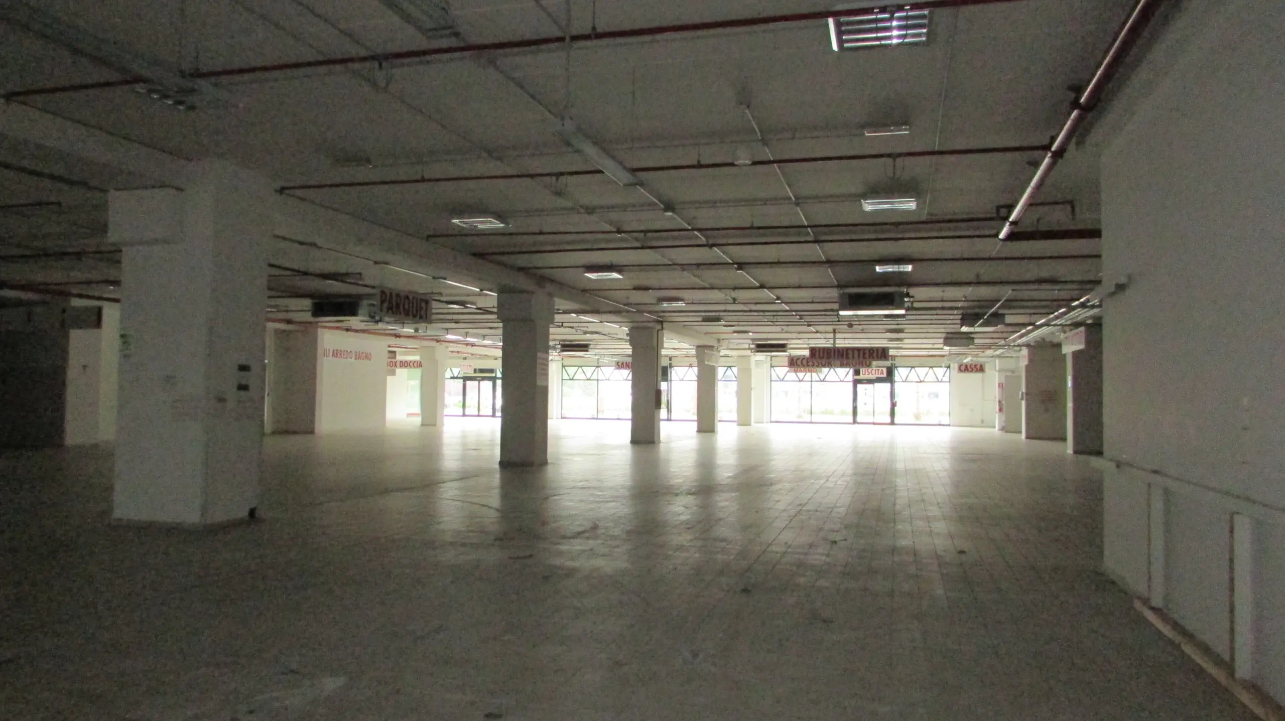 Immagine per Locale commerciale in vendita a Civitanova Marche via Einaudi