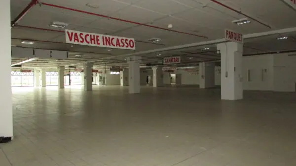 Locale Commerciale via Einaudi, Civitanova Marche