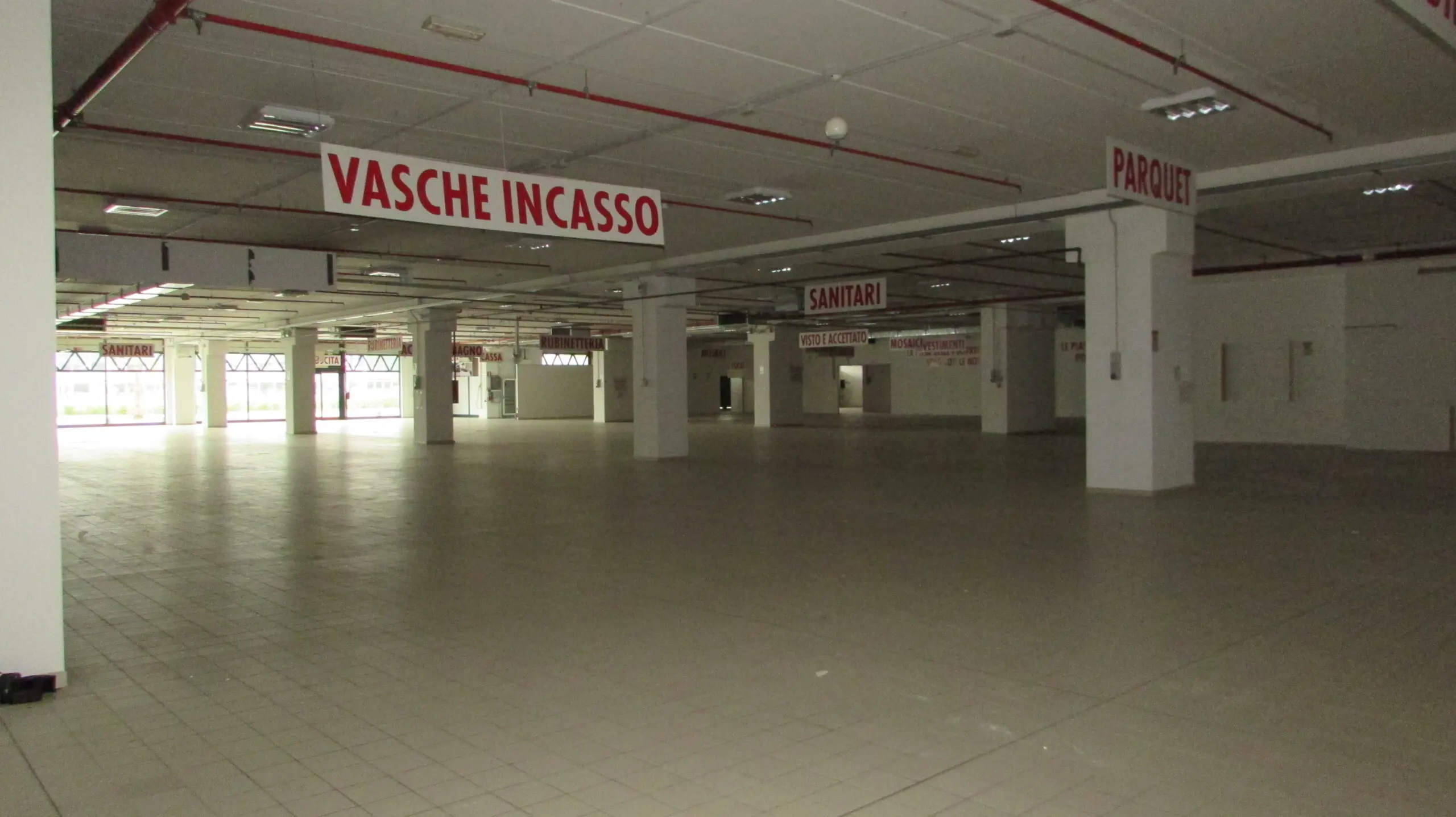 Immagine per Locale commerciale in vendita a Civitanova Marche via Einaudi