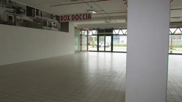 Locale Commerciale via Einaudi, Civitanova Marche