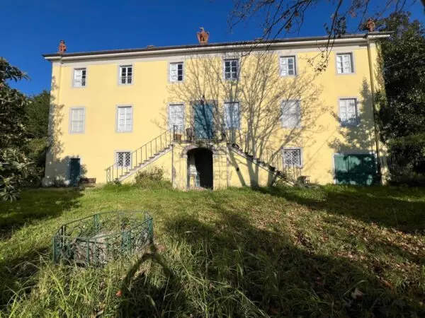 Villa via Di Nozzano 425, Lucca