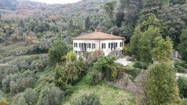 Villa via Sp 1, Lucca