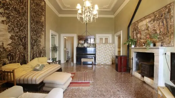 Villa via Sp 1, Lucca