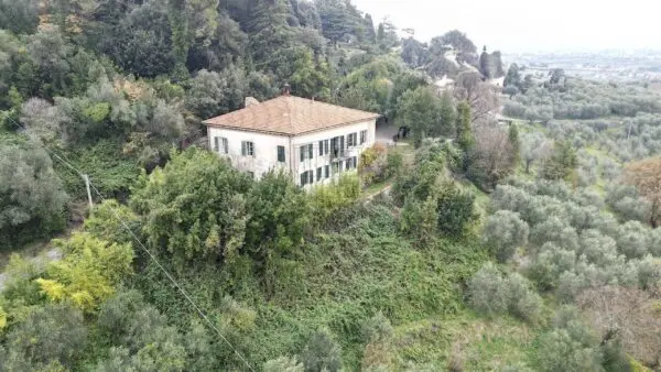 Villa via Sp 1, Lucca