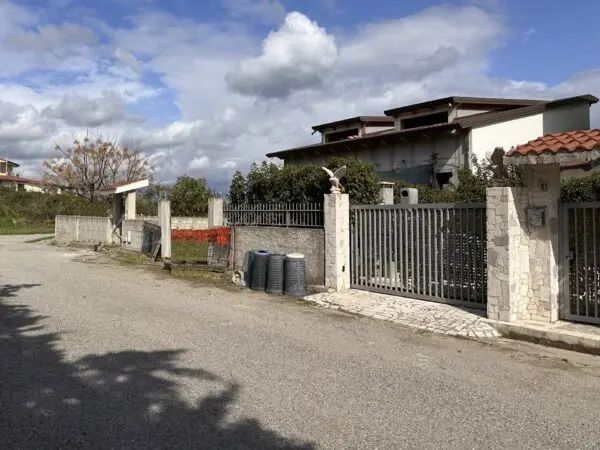 Villa via Mattia Preti, San Floro