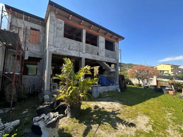 Villa via Mattia Preti, San Floro