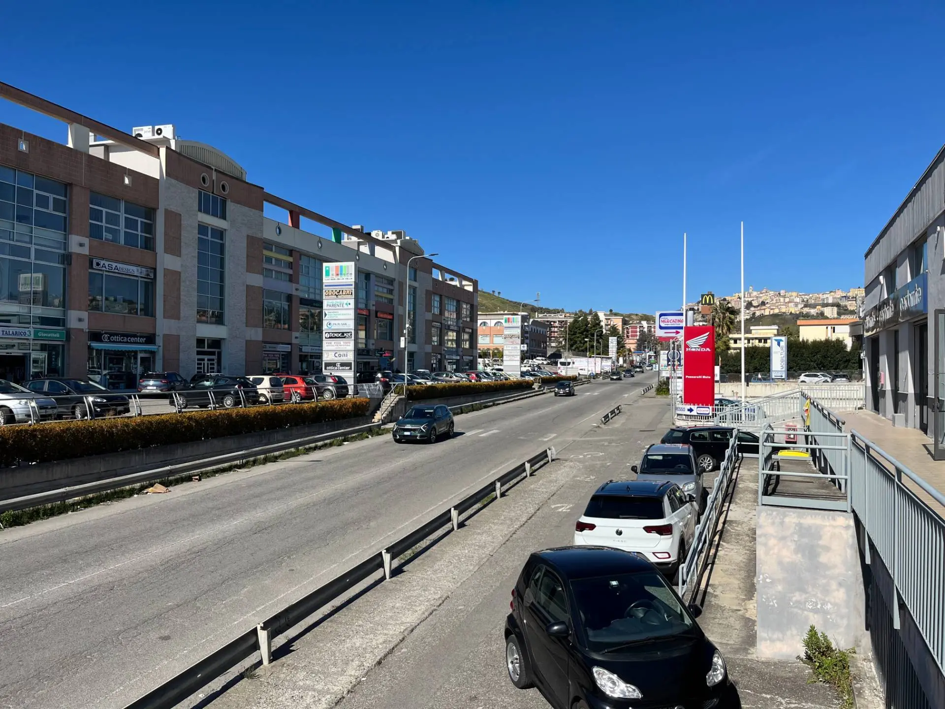 Immagine per Negozio in affitto a Catanzaro viale Lucrezia della Valle 44