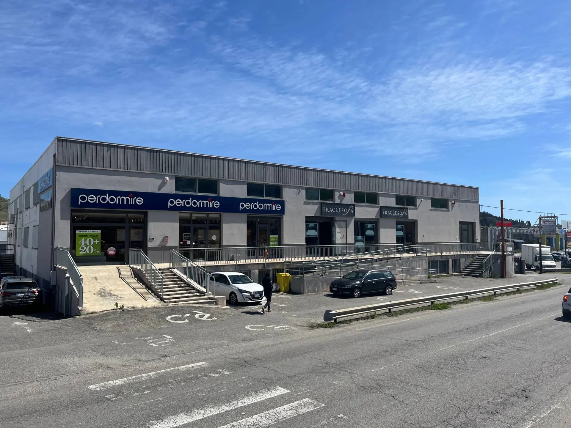 Immagine per Locale Commerciale in vendita a Catanzaro via Lucrezia della Valle
