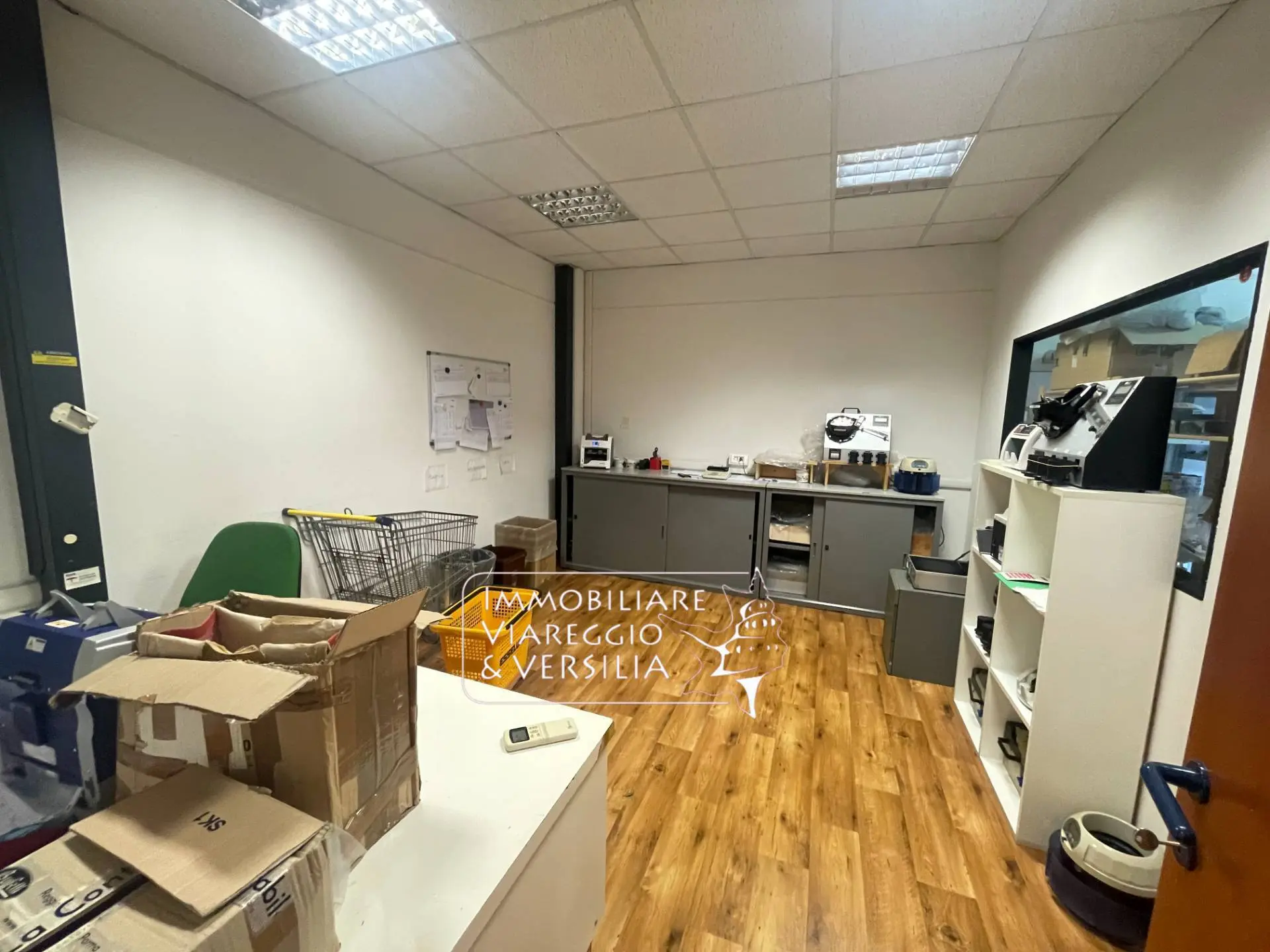 Immagine per Laboratorio in vendita a Viareggio via Libeccio 100