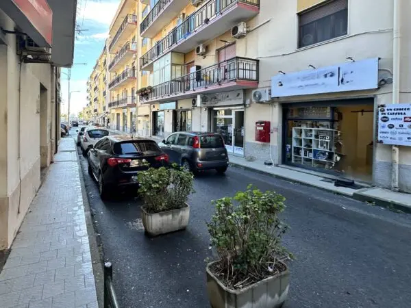 Negozio via Vibo Valentia 11, Catanzaro