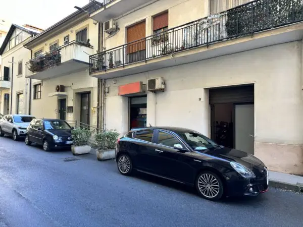 Negozio via Vibo Valentia 11, Catanzaro