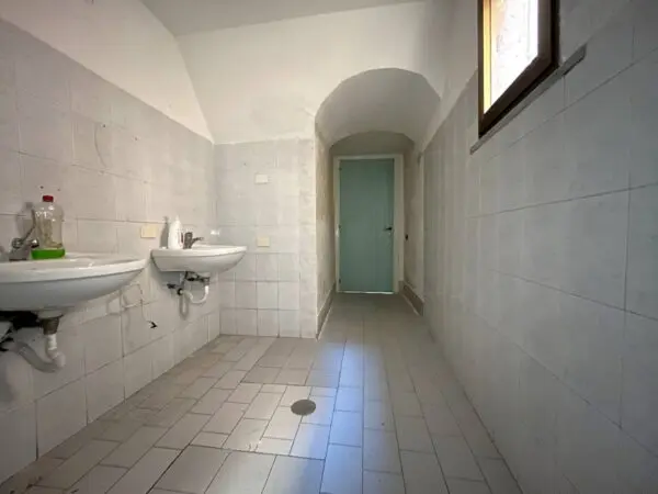 Negozio via Vincenzo De Grazia 40, Catanzaro