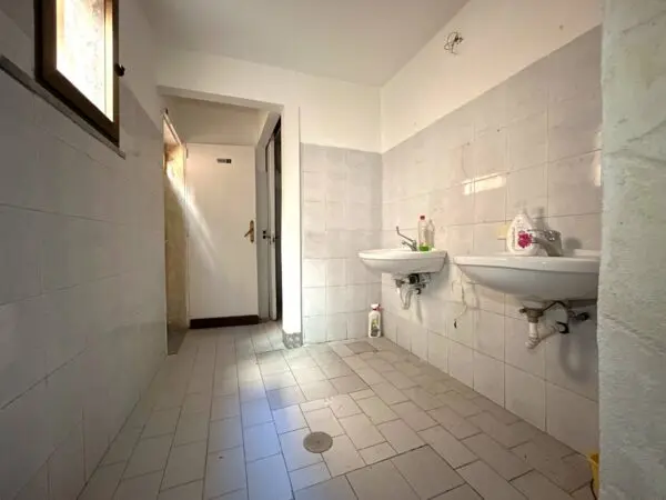 Negozio via Vincenzo De Grazia 40, Catanzaro