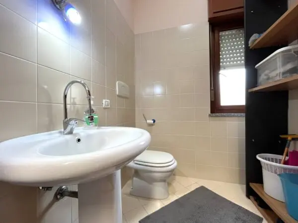 Negozio viale Crotone 37q, Catanzaro
