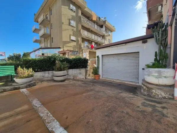 Negozio viale Crotone 202, Catanzaro