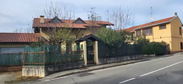Villa via Monte Grappa, Lonate Pozzolo