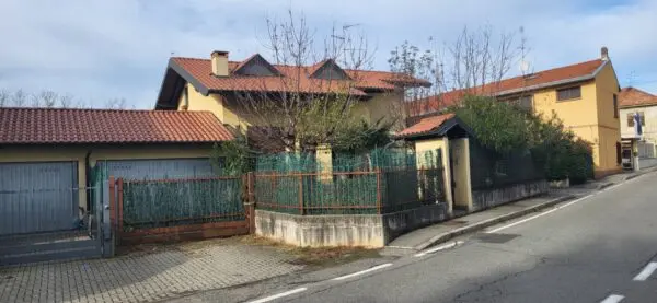 Villa via Monte Grappa, Lonate Pozzolo