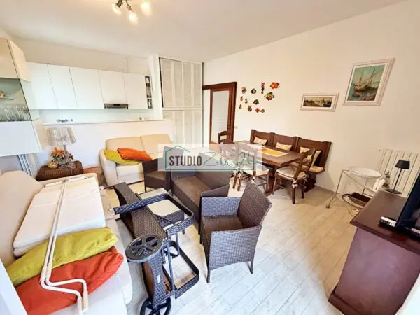 Appartamento via Cavour, Pietrasanta