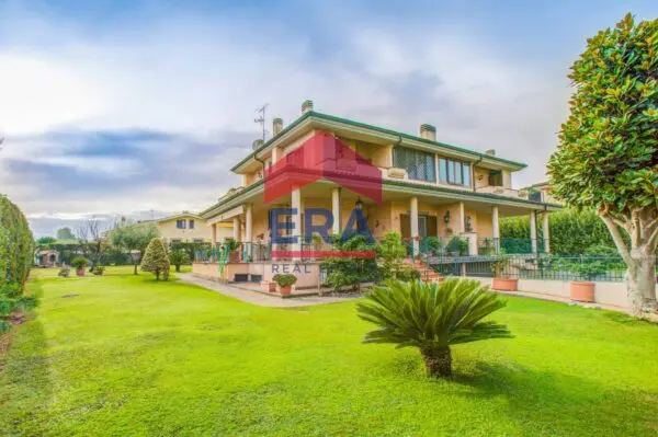 Villa via Tito Poggi 15, Roma