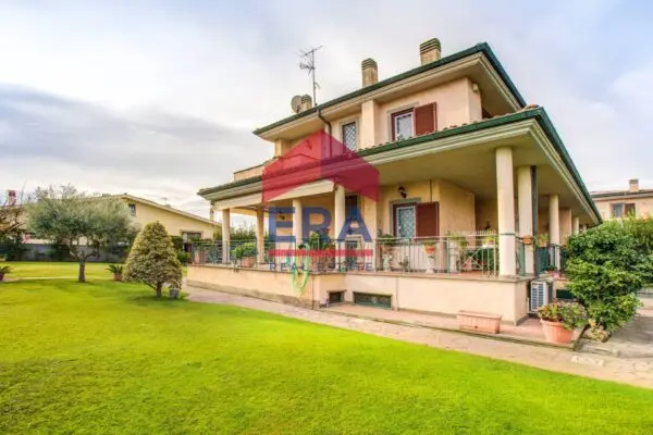 Villa via Tito Poggi 15, Roma