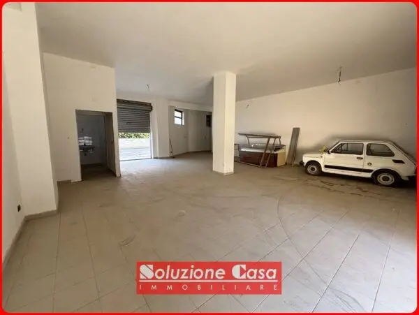 Locale Commerciale Via Gen. Del Vento, Canosa Di Puglia