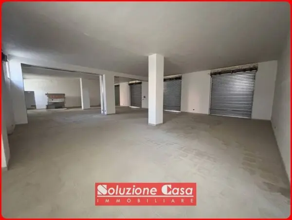 Locale Commerciale Via Gen. Del Vento, Canosa Di Puglia