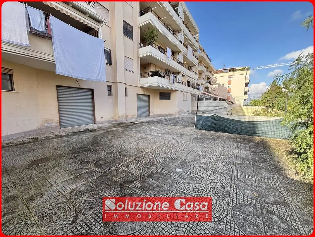 Immagine per Locale Commerciale in vendita a Canosa di Puglia Via Gen. Del Vento 