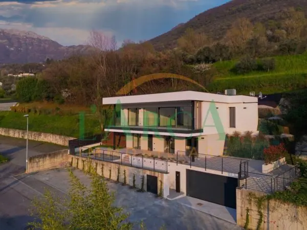 Villa via De Gasperi, Sale Marasino