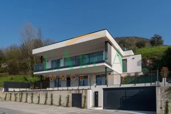 Villa via De Gasperi, Sale Marasino