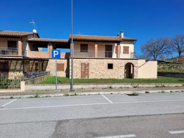 Porzione Di Casa via Frontignano, Todi