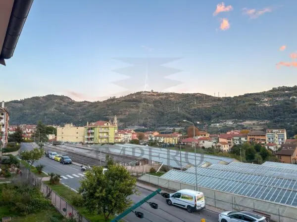 Trilocale via Giuseppe Verdi 62, Camporosso