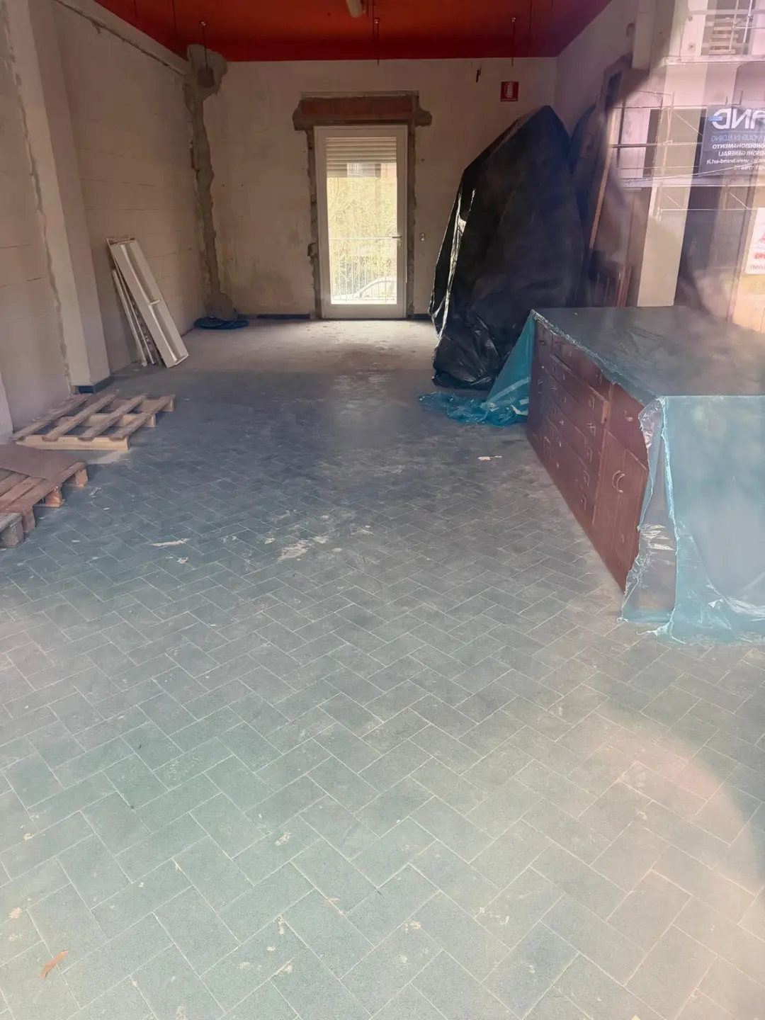 Immagine per Locale commerciale in vendita a Luni via Rozzone 1
