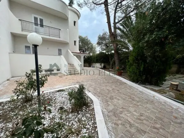 Villa via Fanelli 230 g, Bari