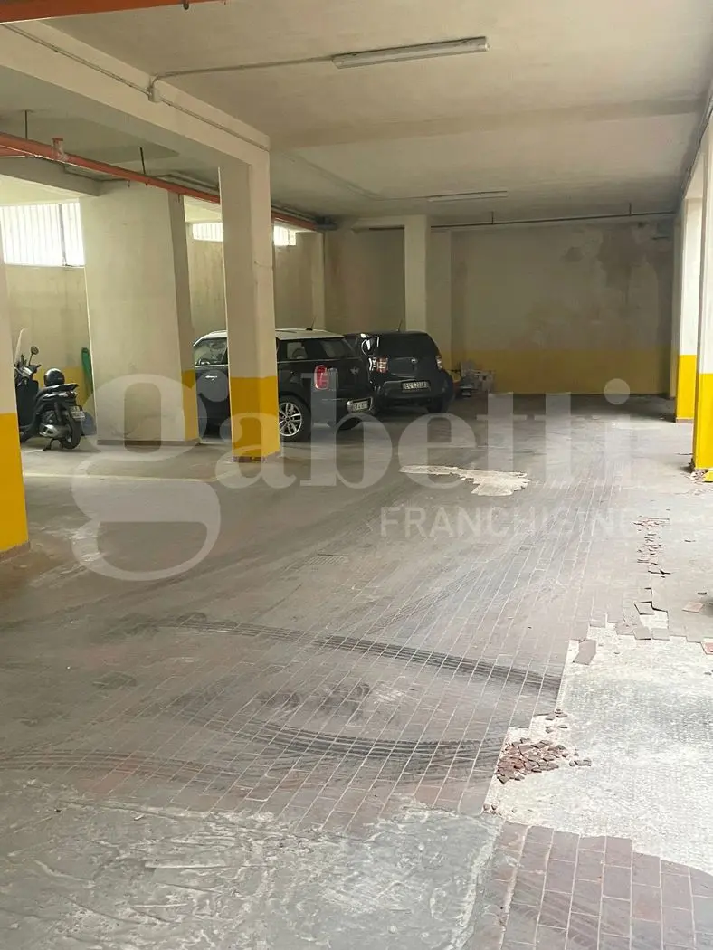 Immagine per Box - Posto auto in vendita a Barletta via Capua