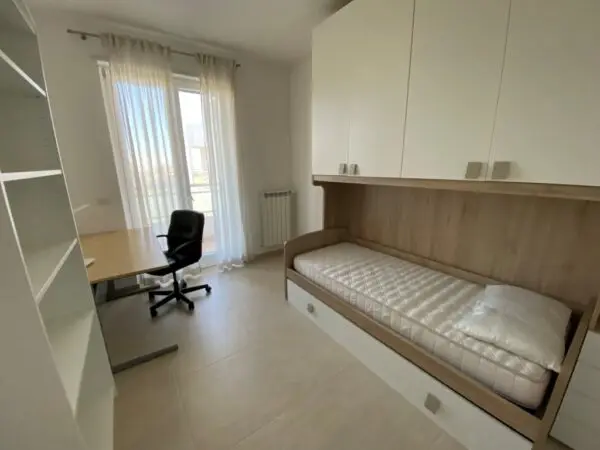 Trilocale via Turi 96, Casamassima
