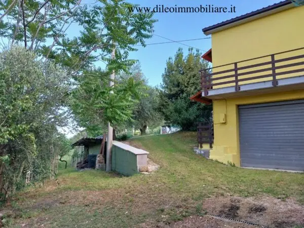 Villa Trifamiliare via Contrada Rocchetta 13, Castorano