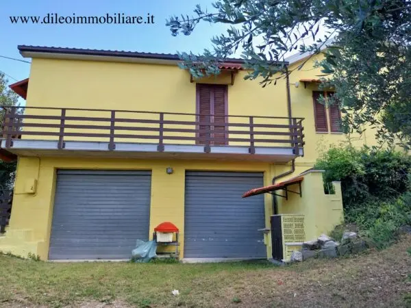 Villa Trifamiliare via Contrada Rocchetta 13, Castorano