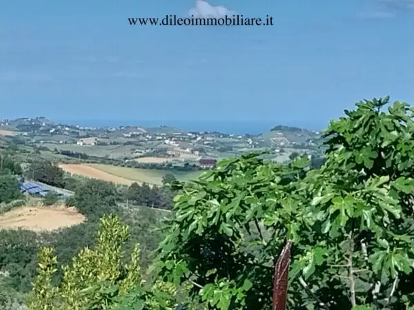 Villa Trifamiliare via Contrada Rocchetta 13, Castorano