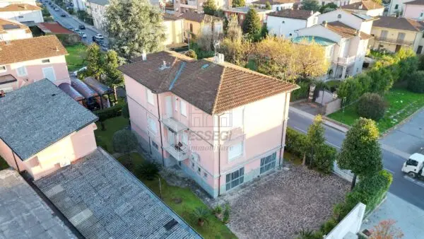 Villa via Teresa Bandettini, Lucca