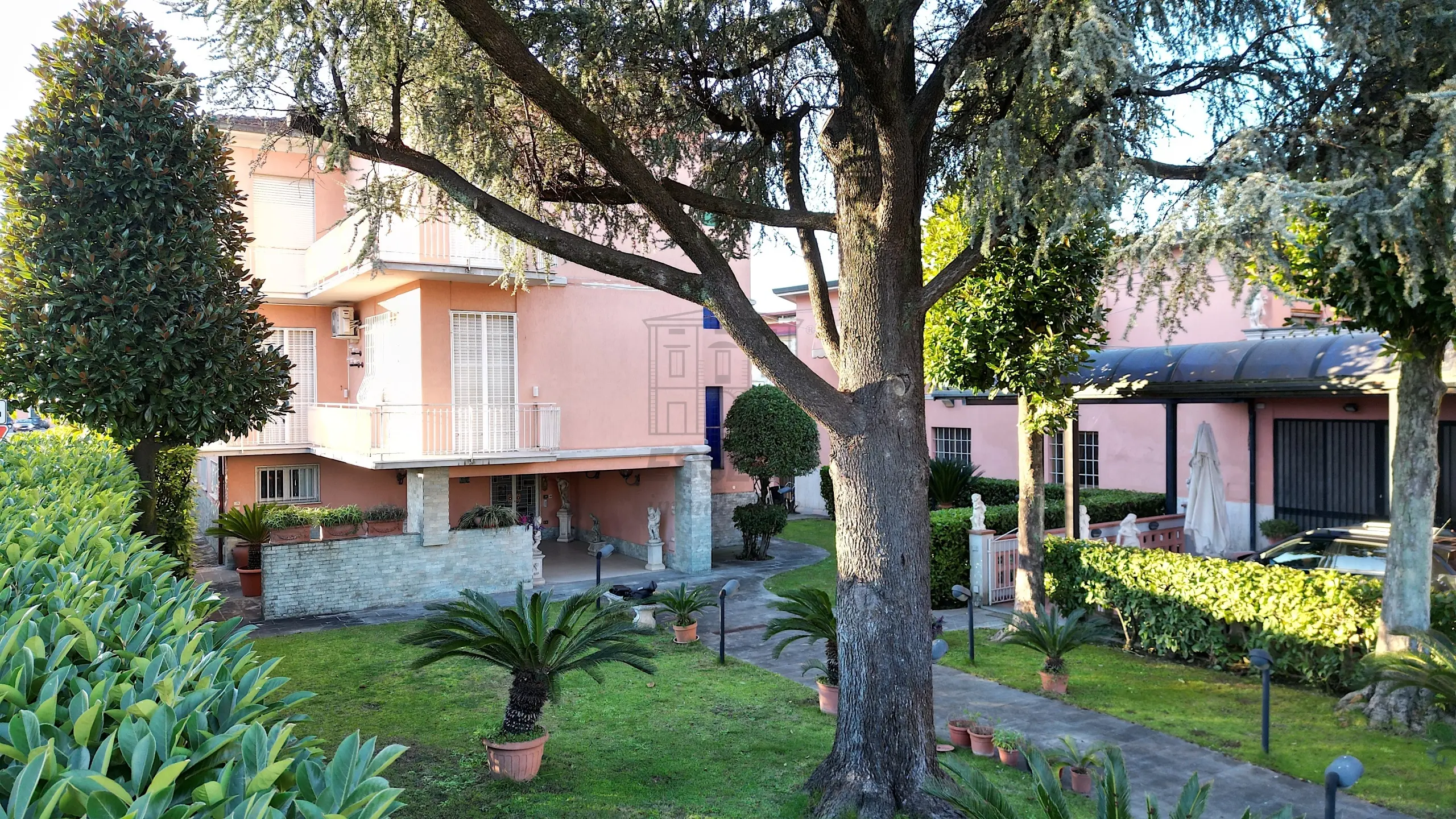 Immagine per Villa in vendita a Lucca via Teresa Bandettini