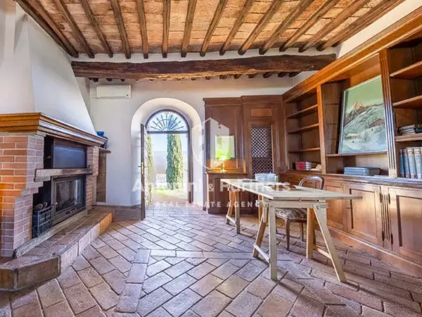 Casale via Località Chioano, Todi