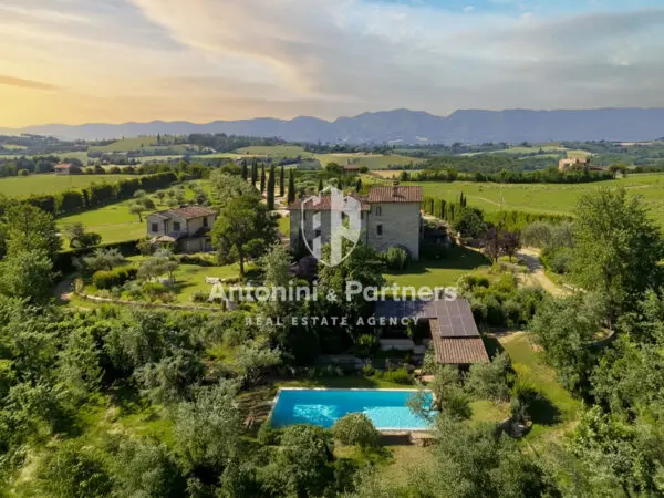 Casale via Località Chioano, Todi