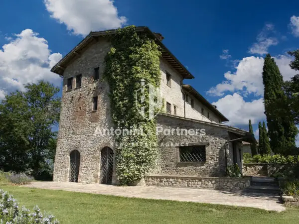Casale via Località Chioano, Todi
