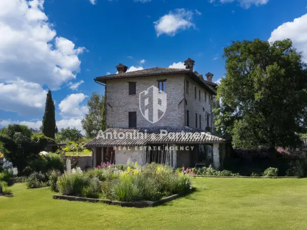 Casale via Località Chioano, Todi