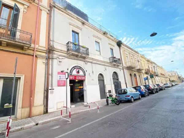 Appartamento via Cristoforo Colombo 25, Brindisi