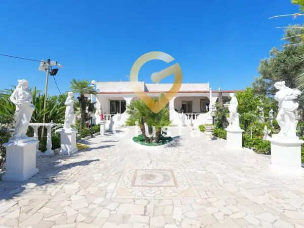 Villa strada Palmarini, Brindisi