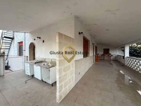 Villa strada Dei Vini 16, Brindisi