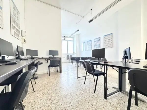 Locale Commerciale via Carlo Massa, Lecce