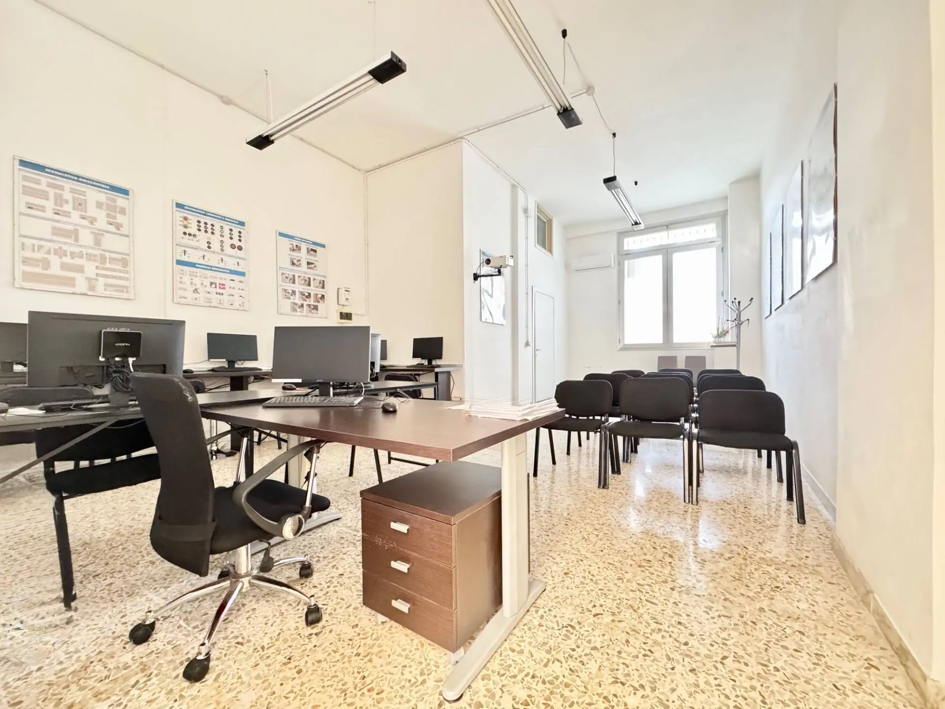 Immagine per Locale Commerciale in vendita a Lecce via Carlo Massa 
